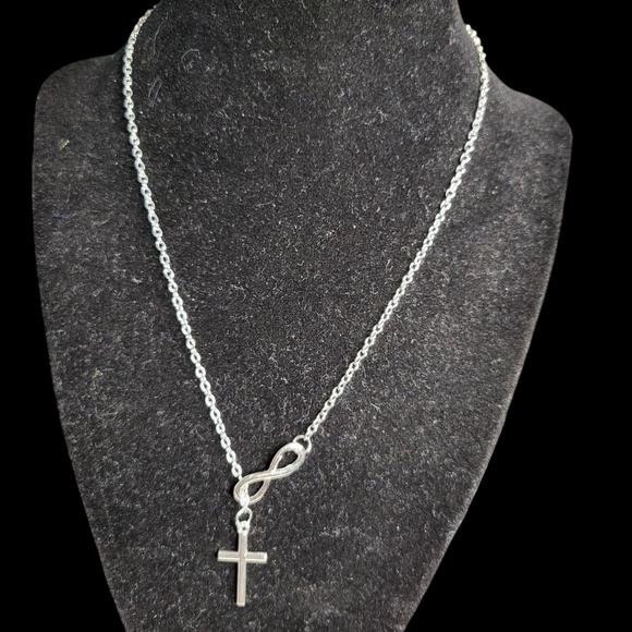 NWOT Infinity Necklace Silver, cross runs inside infinity to endless design - Picture 5 of 10